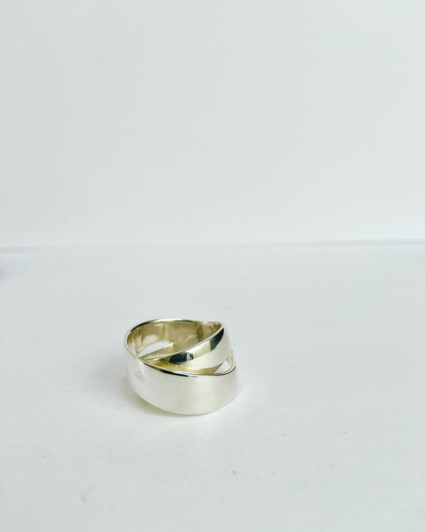 Overlap Cross Over Ring