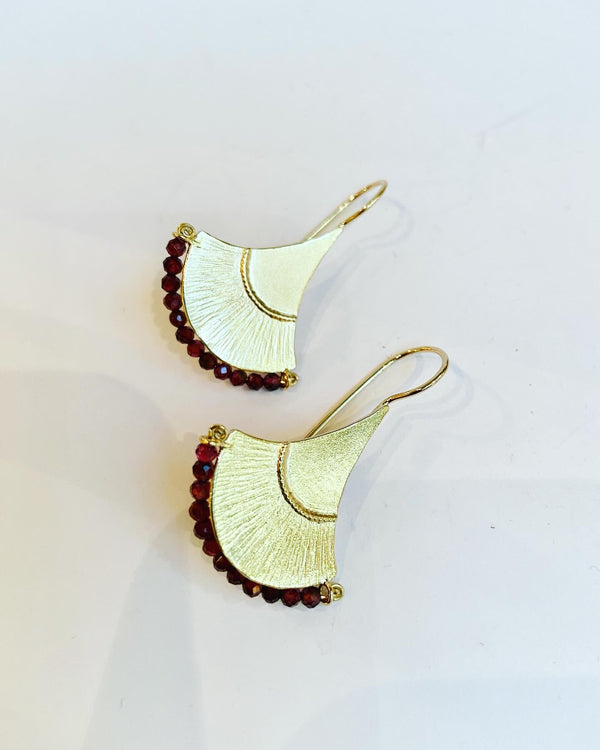 Fan Earrings With Garnet