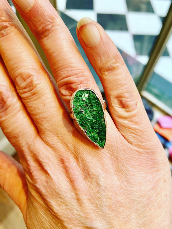 Uvarovite Raindrop Ring