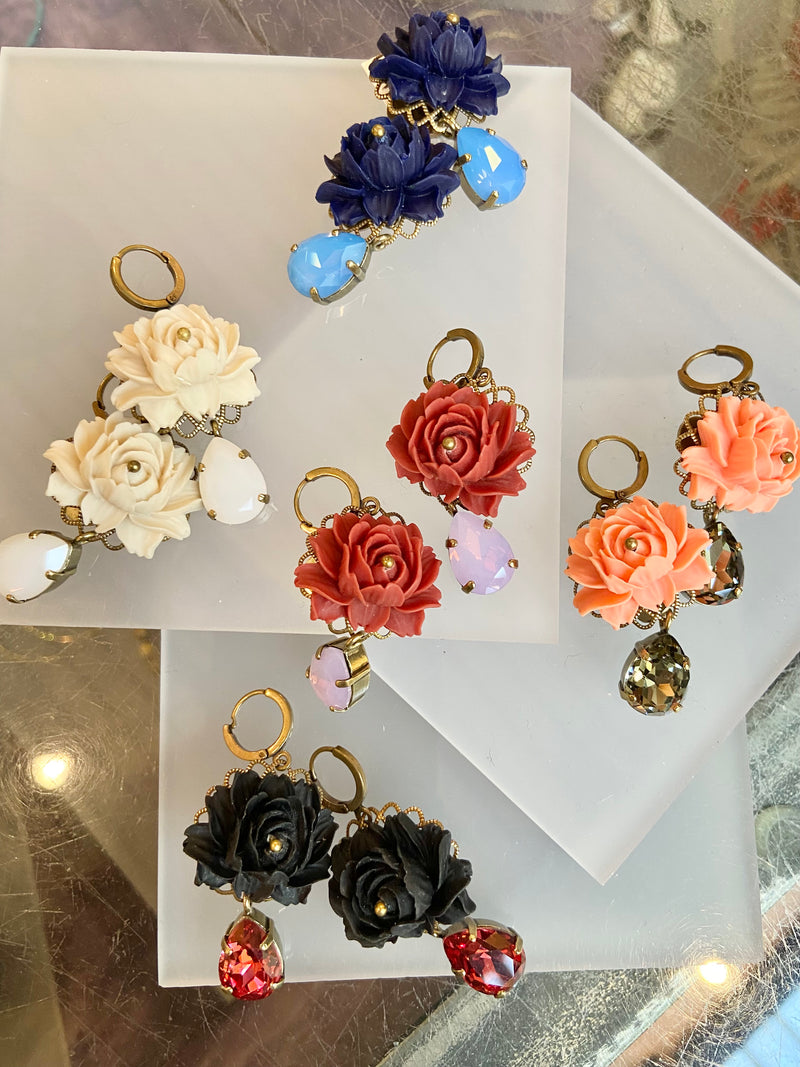 Vintage Flower With Raindrop Crysta - 5 colours