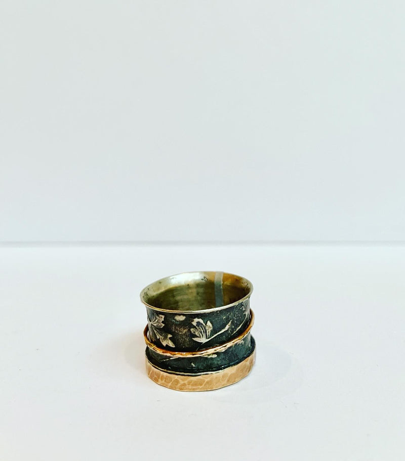 Floral Two Tone Oxidised Ring With Spinner