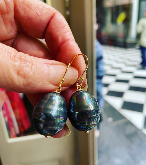 Beehive Baroque Pearls -3 colours