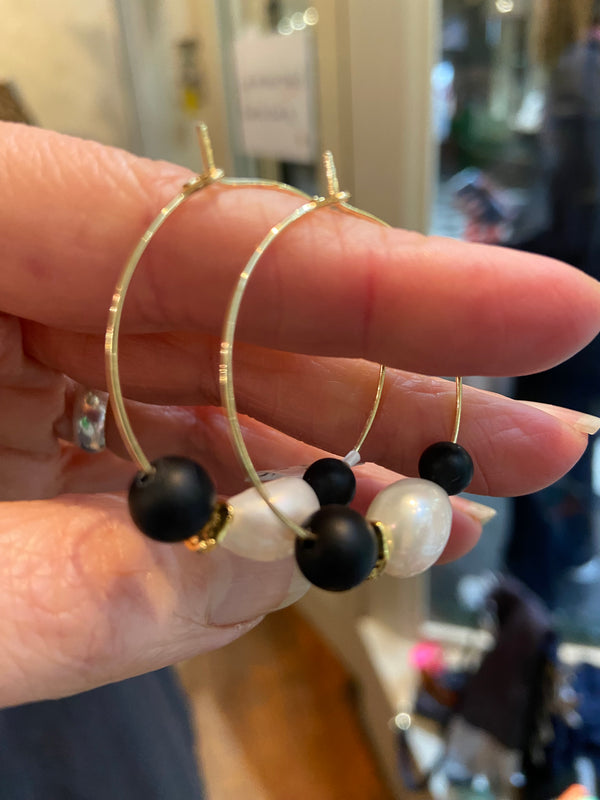 Onyx + Pearl Hoop