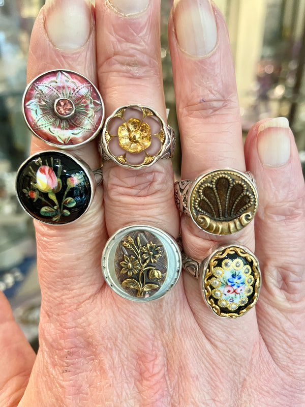 Antique Button Mother Of Pearl Gold Floral Ring