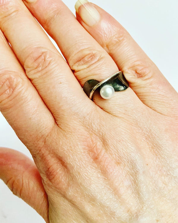 Oxidised Twist + Pearl Ring