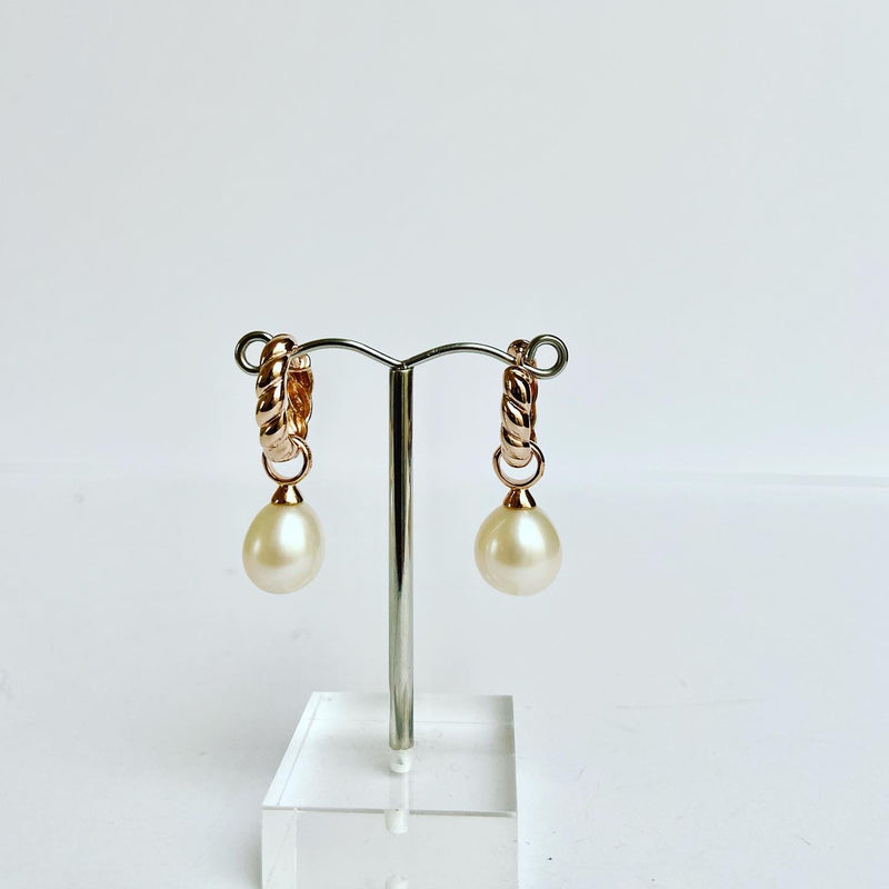 Ribbed Huggie Hoop + Pearl Droplet