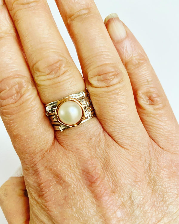 Pearl Linear Ring