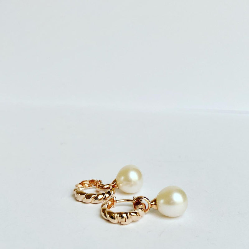 Ribbed Huggie Hoop + Pearl Droplet