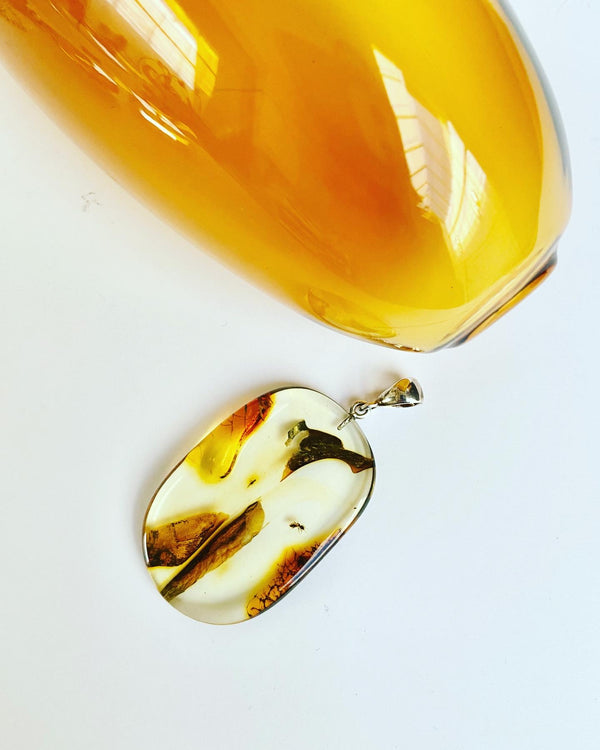 Amber Pendent With Detail