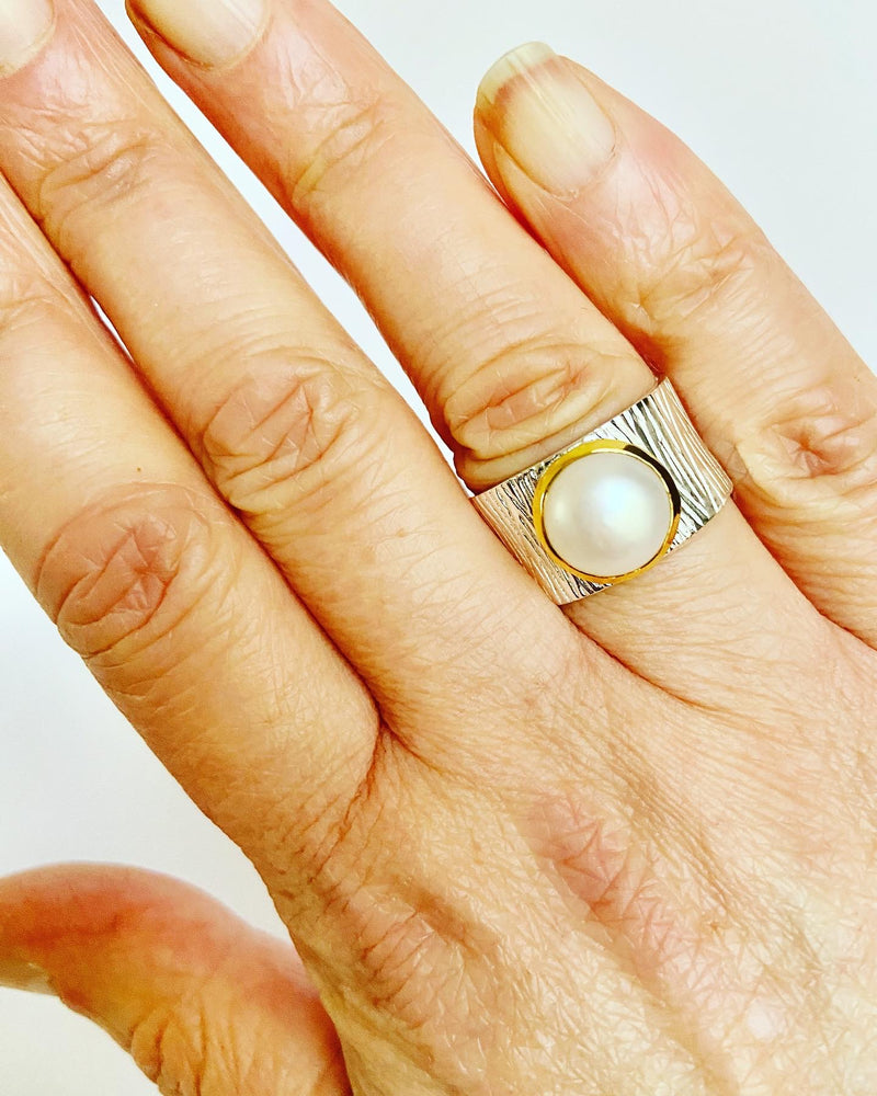 Freshwater Pearl Ring With Yellow Gold Detail