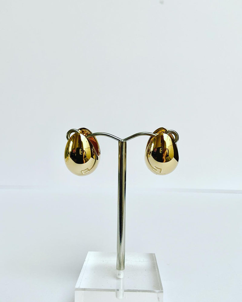 Graduated gold huggie hoops