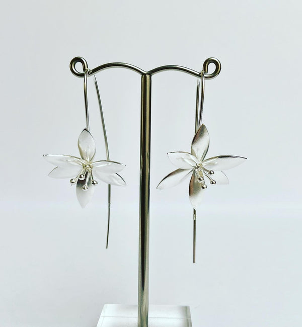 Sculpted Medium Flower Earrings