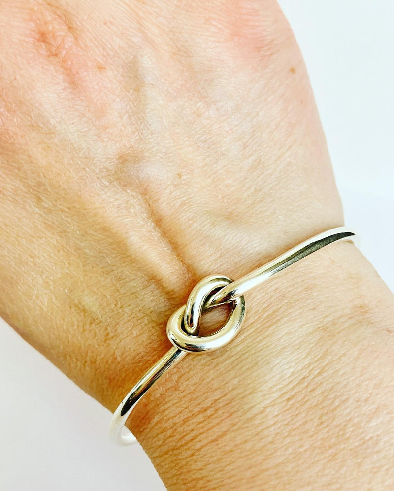 Single knot sterling silver bangle