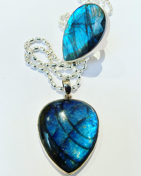 Labradorite gemstone pendent