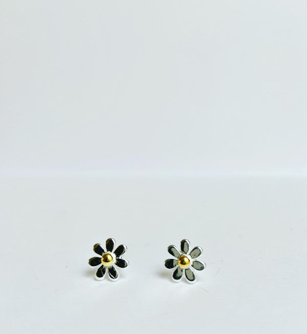 Daisy Flower Stud