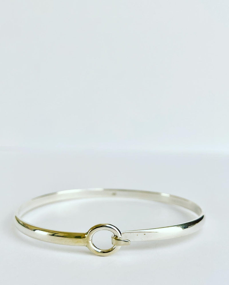 Round buckle sterling silver bracelet