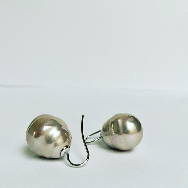 Beehive Baroque Spanish pearls- 2 colours