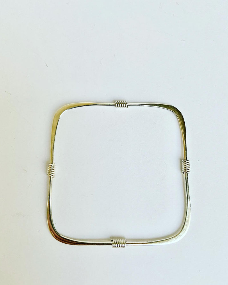 Square bangle